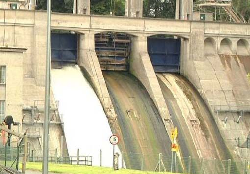 Video shows water plant saving  Euro 500,000 a year with ABB variable-speed drives