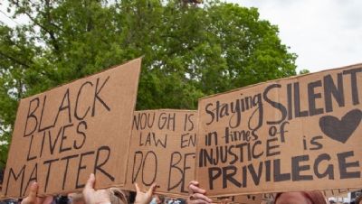 How can sustainability professionals champion intersectionality in 2021? - Vimarsana News