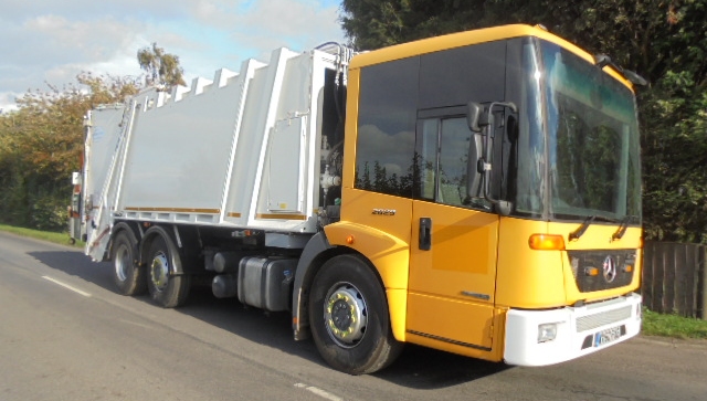 FOR SALE: 2010 YEAR 6X2 EURO 5 MERCEDES ECONIC RCV WITH 70/30 SPLIT TWIN PACK BODY AND TERBERG LIFTS